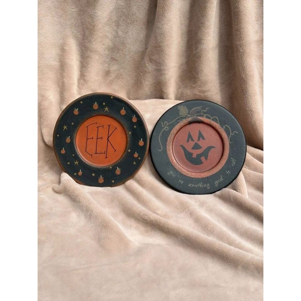 Set of 2 Vintage Artisan Hand Painted Halloween Pumpkin Decorative Plates